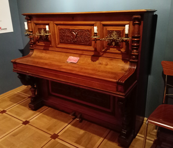Пианино. Германия
Фирма А.Яшинского. 1870-1880 гг.